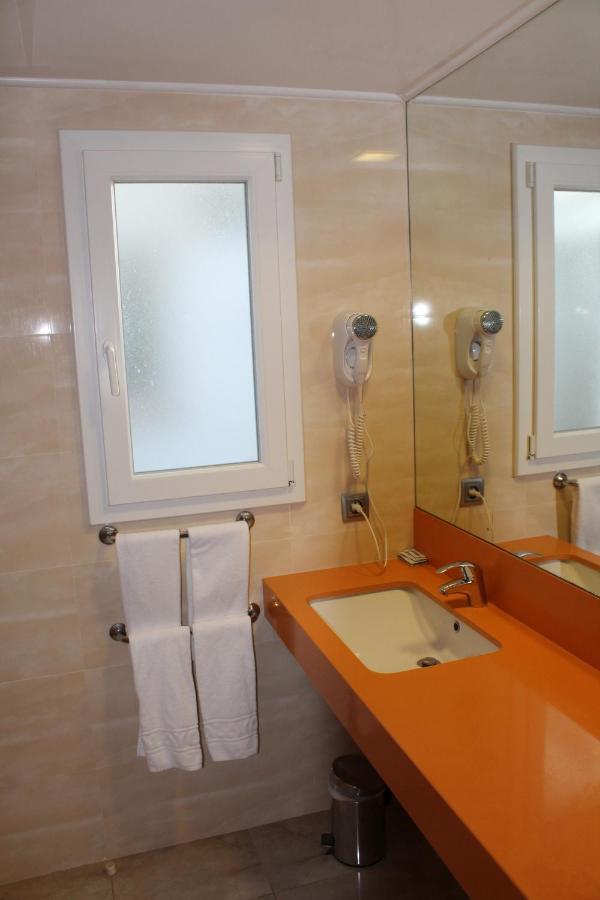 Villa Betty Cala'N Blanes  Εξωτερικό φωτογραφία